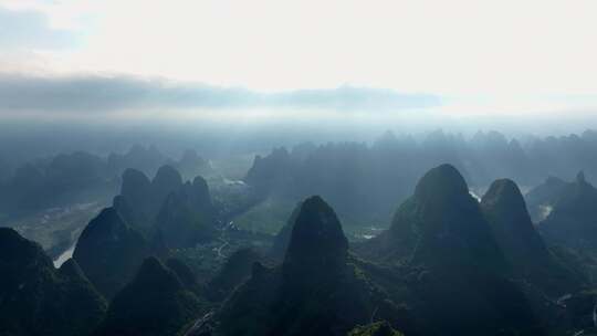 广西桂林山水漓江风光日出晨曦耶稣光