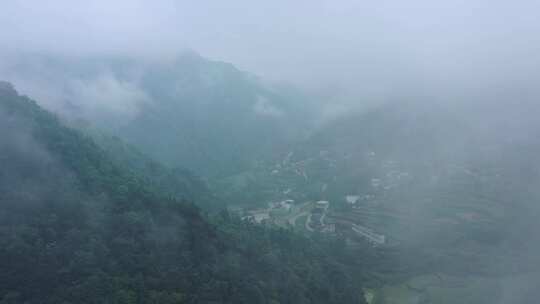 4K航拍穿越云雾大山看见原生态村寨视频素材模板下载