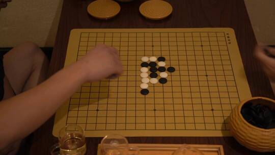 下棋喝茶 养生洗浴按摩下五子棋围棋视频素材模板下载