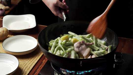 日式风味的味增烧芸豆烹饪过程