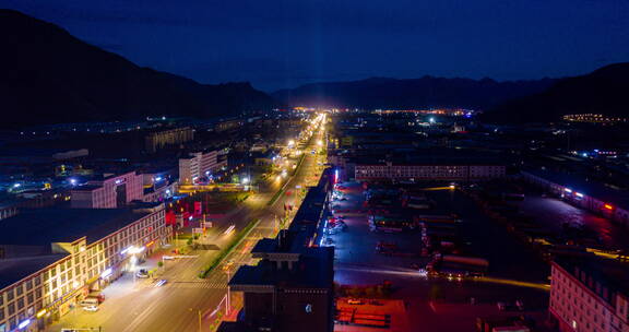 西藏拉萨堆龙工业园区车流夜景