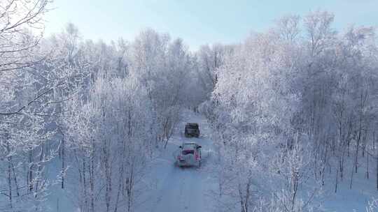 4K呼伦贝尔雪原雾凇车队行驶航拍15