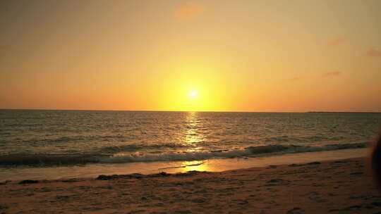 海边落日夕阳海浪