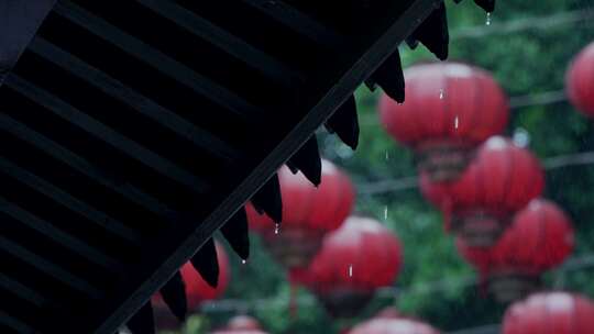 古建筑红灯笼屋檐下雨意境雨景