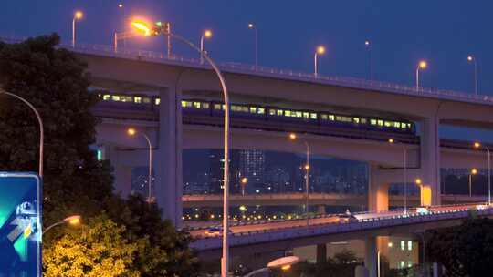 重庆菜园坝立交夜景 地铁穿桥a