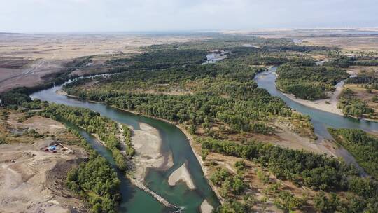 新疆阿勒泰布尔津县额尔齐斯河自然风光