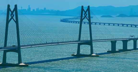 最新航拍港珠澳大桥青州航道桥‌中国结特写