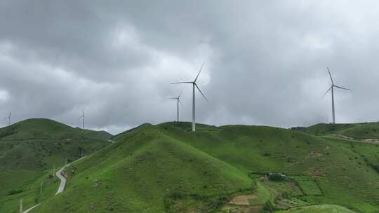 航拍湖南风力发电南山牧场