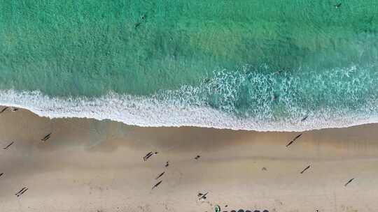 美丽热带海滩沙滩浪花海浪航拍