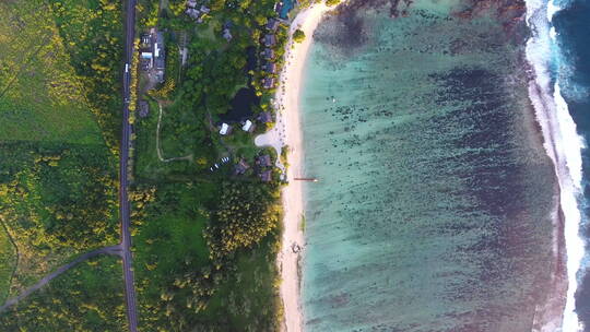 俯拍海边公路海边沙滩海滩海面