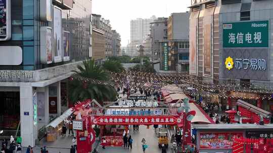 航拍广汉百伦百货广场商业中心夜市