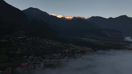 云南怒江傈僳族丙中洛人神共居秋色高空航拍