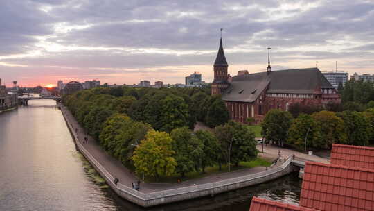 加里宁格勒康德大教堂日落时的景色