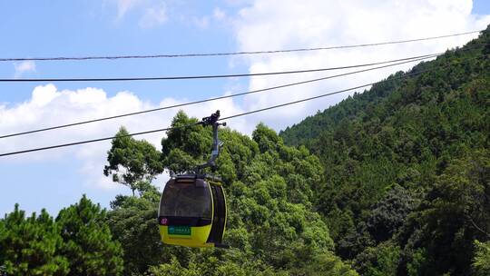 景区缆车索道观光缆车特写山上风景旅游景点