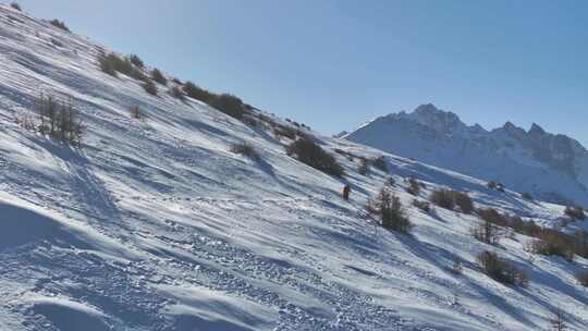 实拍登雪山画面