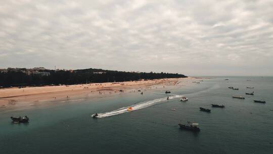 涠洲岛石螺口电影感海上项目摩托艇旅拍航拍