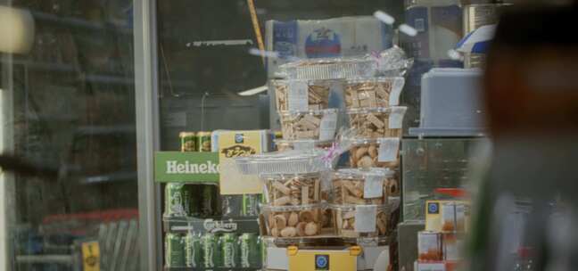 武装罪犯抢劫超市