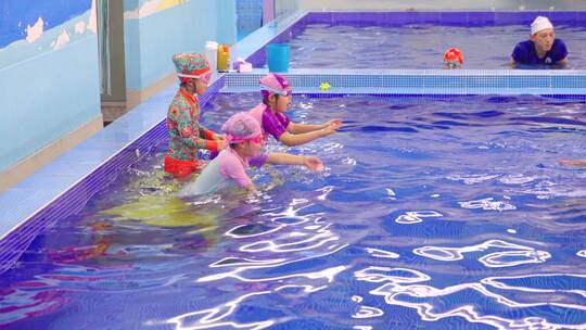 小孩子游泳-暑假学习游泳