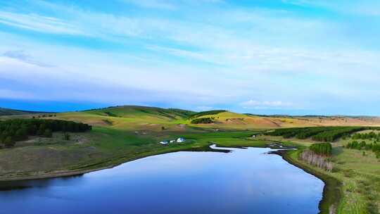 航拍原野湖泊风景