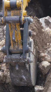 挖掘机挖沟石料挖掘机挖石为新型水塑料管在
