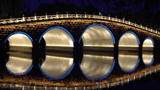 夜晚古镇拱桥湖面倒影视频素材模板下载
