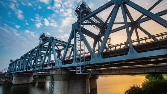 日落时的高铁桥延时视频视频素材模板下载
