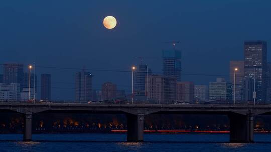 中秋月亮圆月 车流月光 河边月色城市月亮