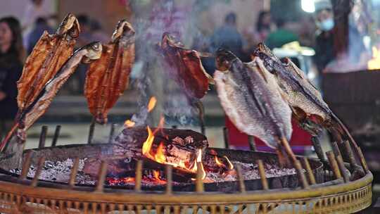 新疆美食烤鱼
