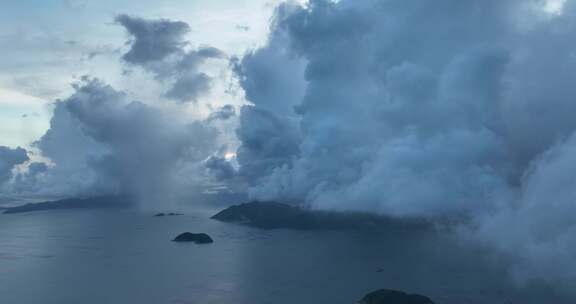 沿海傍晚云幡雨