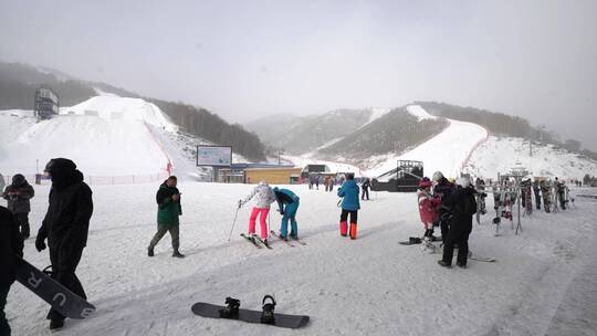 滑雪云顶滑雪公园体育运动滑雪板视频素材模板下载