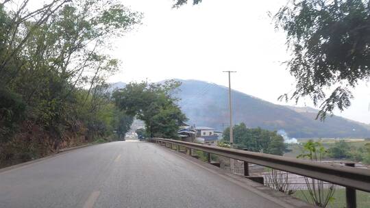 云南山区平地村落环境