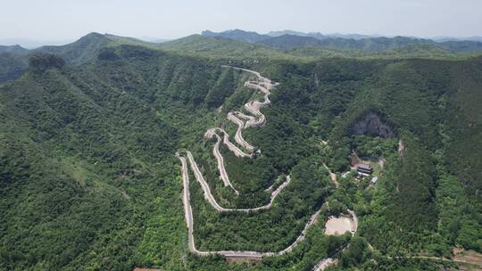 航拍山东青州仰天山九龙盘夏季山路风光