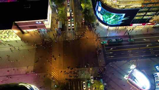 杭州西湖马路车流夜景