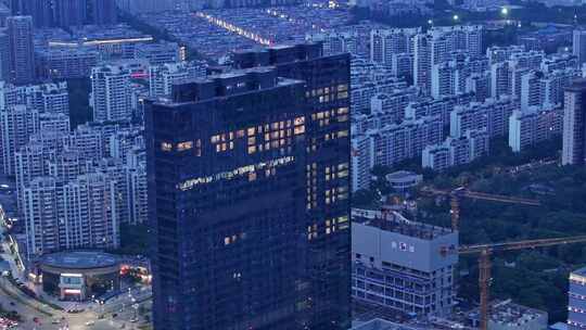 夜幕下灯火璀璨的城市夜景