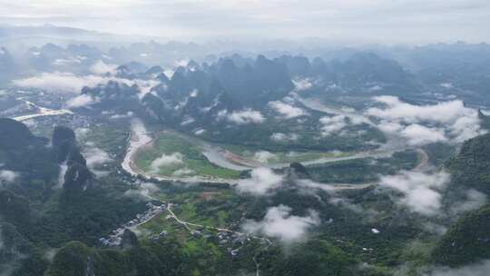 桂林漓江山水青山绿水云海大山延时航拍