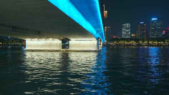 广州大桥与珠江新城CBD摩天大楼夜景灯光