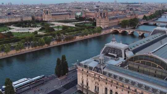 城市航拍巴黎卢浮宫博物馆塞纳河教会哥特式