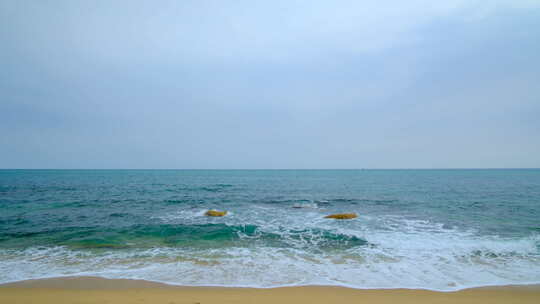 大海沙滩 波涛汹涌的海浪 海边 浪花