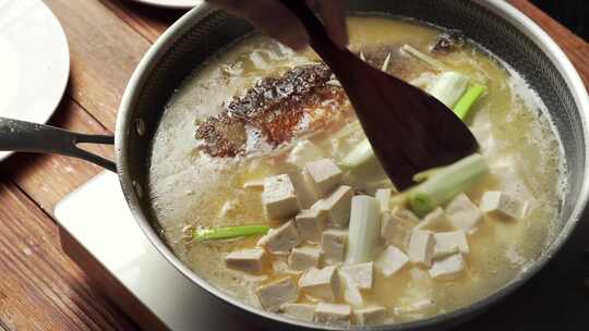 烹饪特色中餐鲫鱼豆腐汤