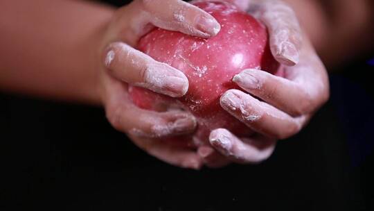 清洁剂面粉果蜡搓洗苹果