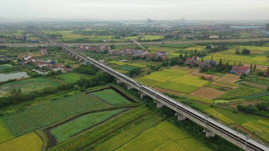 航拍湖北G318国道乡村农田公路交通风光