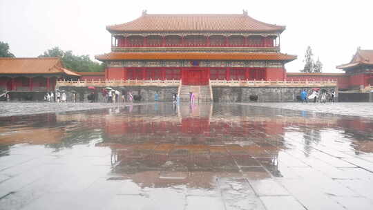 北京故宫体仁阁雨中风景