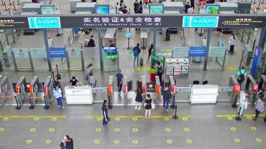 上海虹桥火车站进站口检票排队人群视频素材模板下载