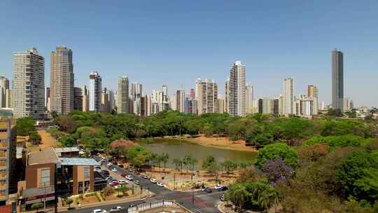 巴西戈亚尼亚的城市景观。巴西中西部城市的全景景观。