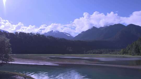 西藏湖光山色