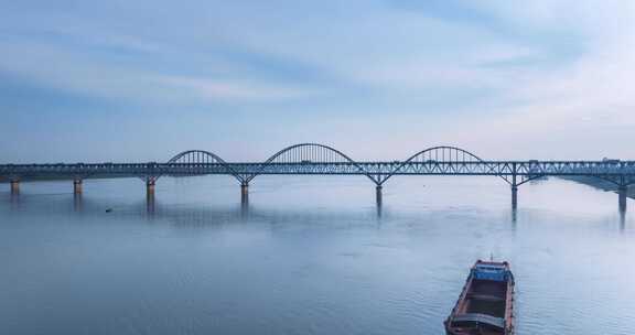 九江长江大桥清晨环绕航拍延时