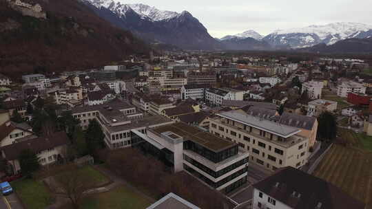 瓦杜兹和阿尔卑斯山的鸟瞰图视频素材模板下载