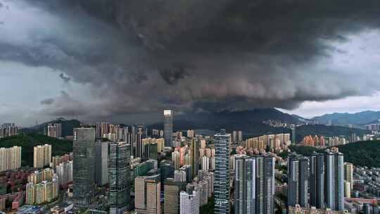 深圳城市乌云翻滚暴风雨恶劣天气黑云密布