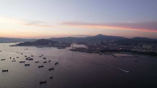 香港维多利亚港日落光辉海面大景航拍