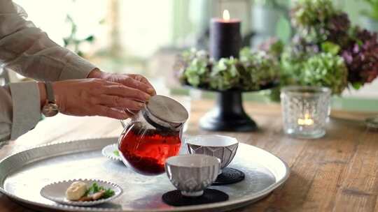 泡茶倒茶红茶品茶美好生活